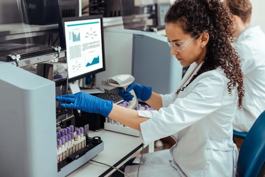 How to Enhance Lab Efficiency with Biochemistry Analyzers